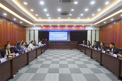 东明村集团公司 党员学习会议